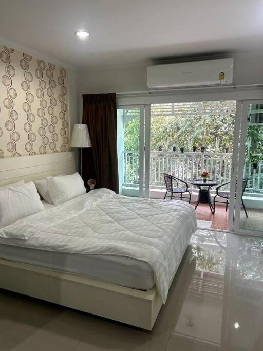 Baan Klang Condo In Central HHQ Buitenkant foto