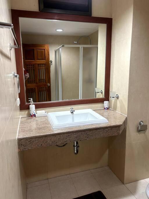 Baan Klang Condo In Central HHQ Buitenkant foto